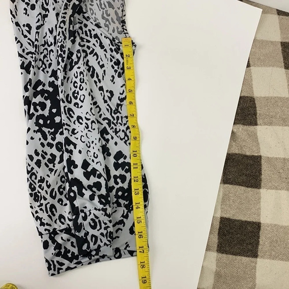3/$15 Business casual cheetah black white cowl neck sleeveless halter sz medium - Picture 11 of 15
